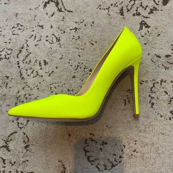 Stuart Weitzman Shoes - NWOT Stuart Weitzman Neon Yellow Pumps